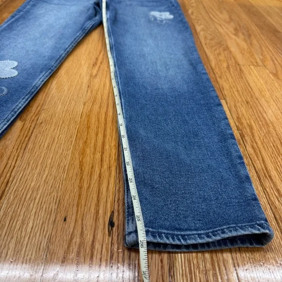 NWT Hollister Women's Straight Leg High Rise Mom Jeans with Floral Patch Design - Picture 7 of 13